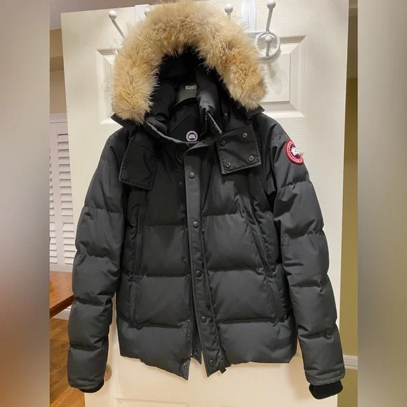 ***SOLD*** Canada Goose Wyndham Parka, Mens size M
